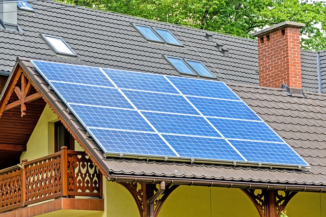 Casa com painéis de Energia Solar instalados.